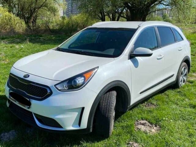 Киа Niro 2019 в Киеве на Automoto.ua Белый Киа Niro, объемом двигателя 1.6 л и пробегом 23 тыс. км за 11000 $, фото 1 на Automoto.ua