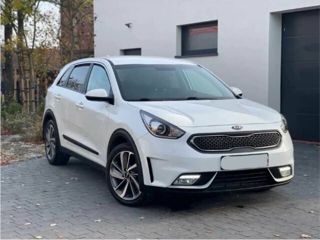 Киа Niro 2019 в Киеве на Automoto.ua Белый Киа Niro, объемом двигателя 1.6 л и пробегом 114 тыс. км за 11400 $, фото 1 на Automoto.ua