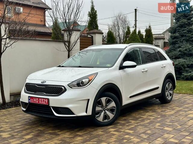Белый Киа Niro, объемом двигателя 1.6 л и пробегом 213 тыс. км за 16500 $, фото 1 на Automoto.ua