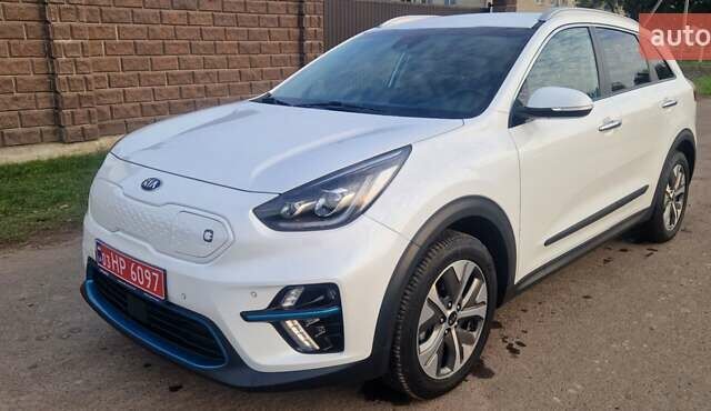 Киа Niro 2019 в Дубно на Automoto.ua Белый Киа Niro, объемом двигателя 0 л и пробегом 173 тыс. км за 17400 $, фото 1 на Automoto.ua