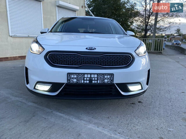 Белый Киа Niro, объемом двигателя 0 л и пробегом 101 тыс. км за 17700 $, фото 1 на Automoto.ua