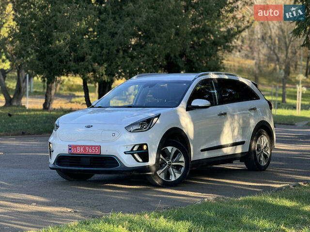 Белый Киа Niro, объемом двигателя 0 л и пробегом 147 тыс. км за 18500 $, фото 1 на Automoto.ua