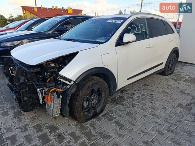Белый Киа Niro, объемом двигателя 1.58 л и пробегом 112 тыс. км за 15500 $, фото 1 на Automoto.ua