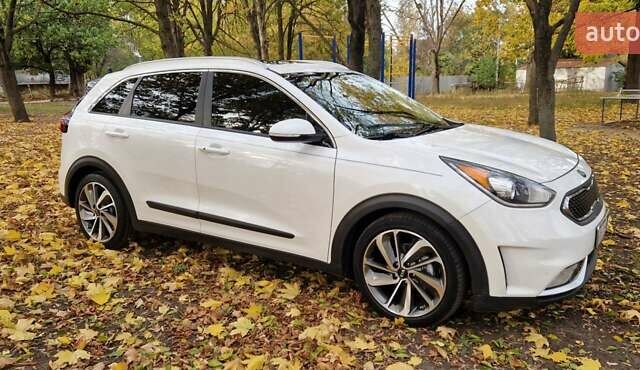 Белый Киа Niro, объемом двигателя 1.58 л и пробегом 191 тыс. км за 17300 $, фото 1 на Automoto.ua