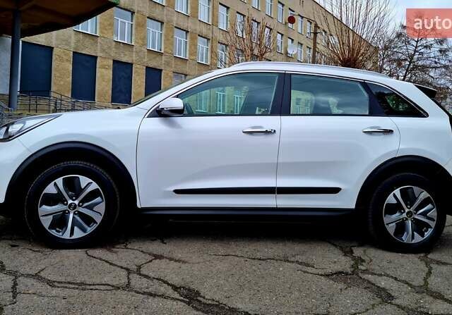 Белый Киа Niro, объемом двигателя 0 л и пробегом 39 тыс. км за 18999 $, фото 1 на Automoto.ua