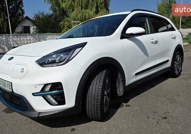 Белый Киа Niro, объемом двигателя 0 л и пробегом 120 тыс. км за 17600 $, фото 1 на Automoto.ua