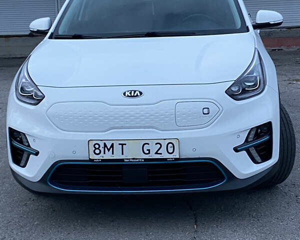 Белый Киа Niro, объемом двигателя 0 л и пробегом 179 тыс. км за 18800 $, фото 1 на Automoto.ua