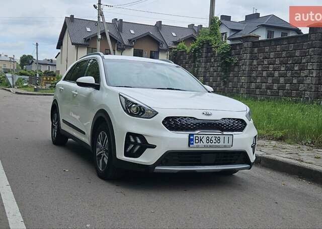 Белый Киа Niro, объемом двигателя 1.6 л и пробегом 75 тыс. км за 18500 $, фото 1 на Automoto.ua