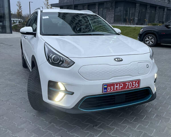 Білий Кіа Niro, об'ємом двигуна 0 л та пробігом 106 тис. км за 19300 $, фото 1 на Automoto.ua