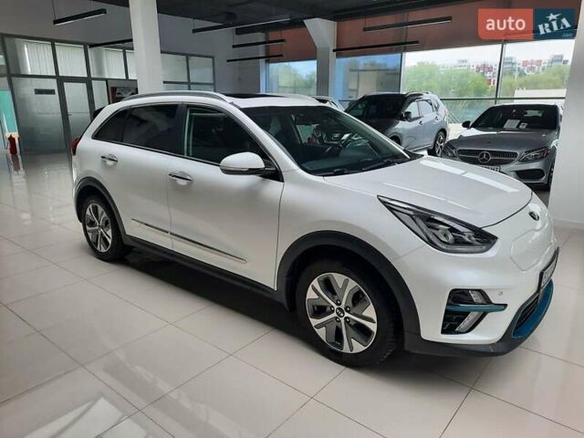 Белый Киа Niro, объемом двигателя 0 л и пробегом 112 тыс. км за 20700 $, фото 1 на Automoto.ua