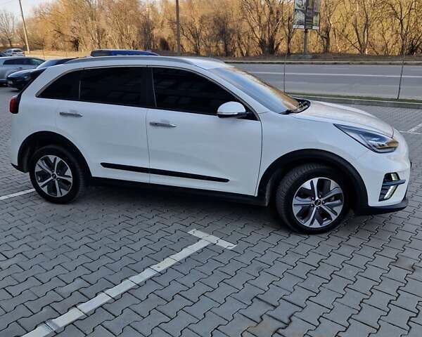 Белый Киа Niro, объемом двигателя 0 л и пробегом 94 тыс. км за 19855 $, фото 1 на Automoto.ua