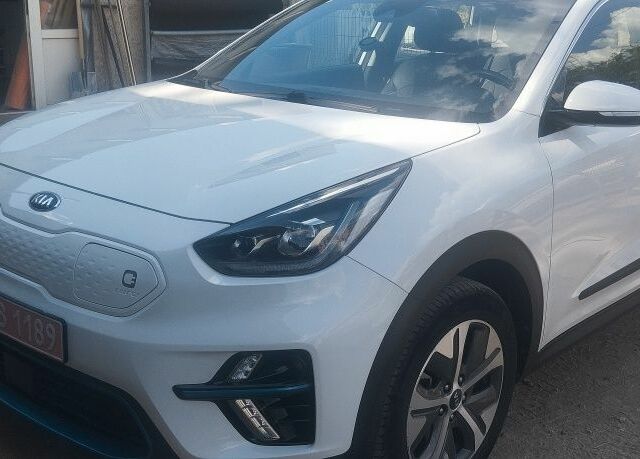 Белый Киа Niro, объемом двигателя 0 л и пробегом 130 тыс. км за 18600 $, фото 1 на Automoto.ua