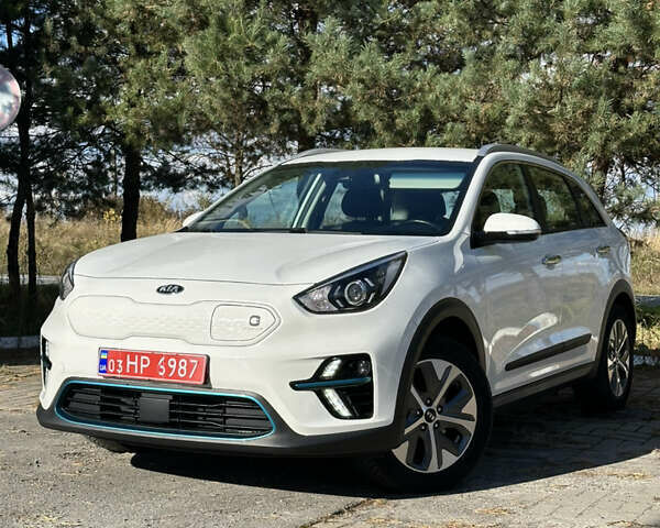 Киа Niro 2020 в Львове на Automoto.ua Белый Киа Niro, объемом двигателя 0 л и пробегом 129 тыс. км за 18350 $, фото 1 на Automoto.ua