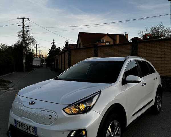 Белый Киа Niro, объемом двигателя 0 л и пробегом 69 тыс. км за 19500 $, фото 1 на Automoto.ua