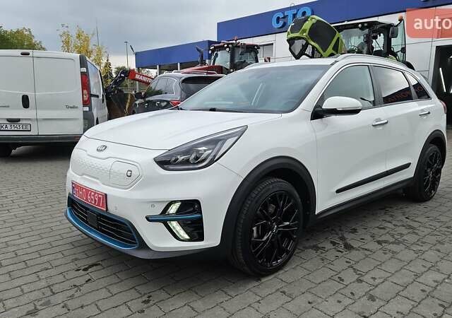 Киа Niro 2020 в Радомышле на Automoto.ua Белый Киа Niro, объемом двигателя 0 л и пробегом 73 тыс. км за 22300 $, фото 1 на Automoto.ua