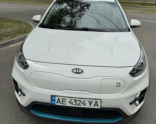 Белый Киа Niro, объемом двигателя 0 л и пробегом 114 тыс. км за 21000 $, фото 1 на Automoto.ua