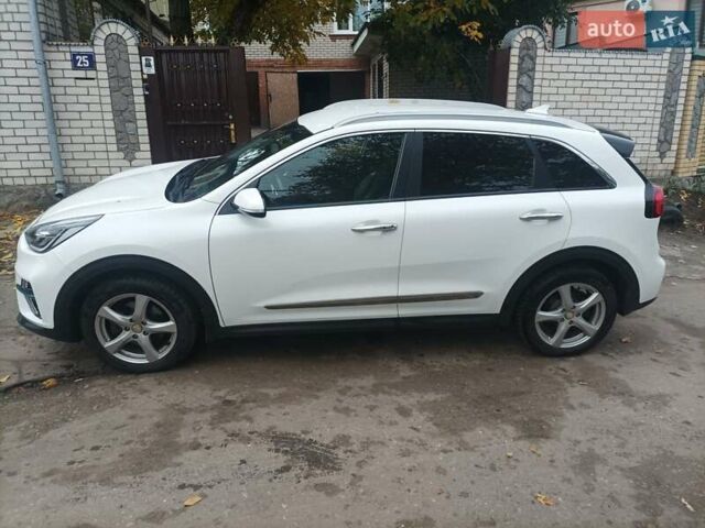 Белый Киа Niro, объемом двигателя 0 л и пробегом 200 тыс. км за 19000 $, фото 1 на Automoto.ua