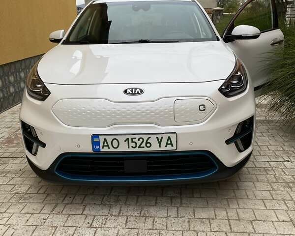Киа Niro 2020 в Виноградове на Automoto.ua Белый Киа Niro, объемом двигателя 0 л и пробегом 100 тыс. км за 20200 $, фото 1 на Automoto.ua
