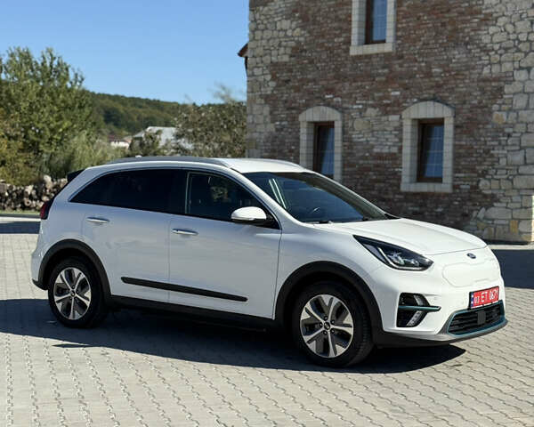 Белый Киа Niro, объемом двигателя 0 л и пробегом 115 тыс. км за 19600 $, фото 1 на Automoto.ua