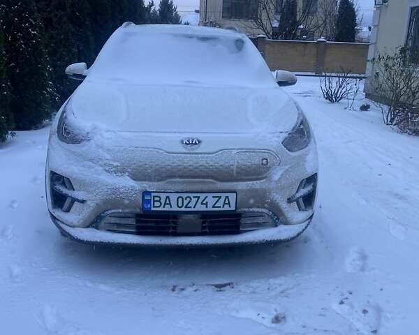 Білий Кіа Niro, об'ємом двигуна 0 л та пробігом 181 тис. км за 17999 $, фото 1 на Automoto.ua