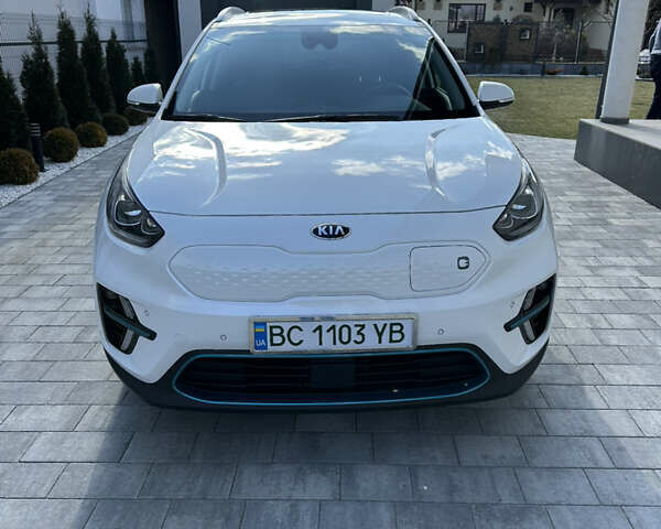 Белый Киа Niro, объемом двигателя 0 л и пробегом 124 тыс. км за 19800 $, фото 1 на Automoto.ua