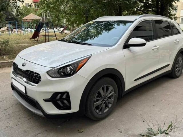Белый Киа Niro, объемом двигателя 1.6 л и пробегом 100 тыс. км за 12000 $, фото 1 на Automoto.ua