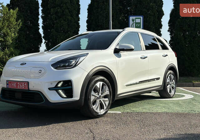 Белый Киа Niro, объемом двигателя 0 л и пробегом 114 тыс. км за 19400 $, фото 1 на Automoto.ua