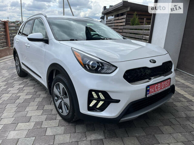 Белый Киа Niro, объемом двигателя 1.58 л и пробегом 94 тыс. км за 17800 $, фото 1 на Automoto.ua