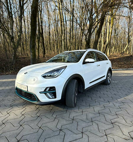 Белый Киа Niro, объемом двигателя 0 л и пробегом 126 тыс. км за 18400 $, фото 1 на Automoto.ua