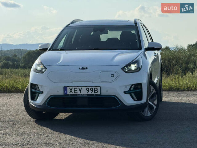 Белый Киа Niro, объемом двигателя 0 л и пробегом 107 тыс. км за 21500 $, фото 1 на Automoto.ua