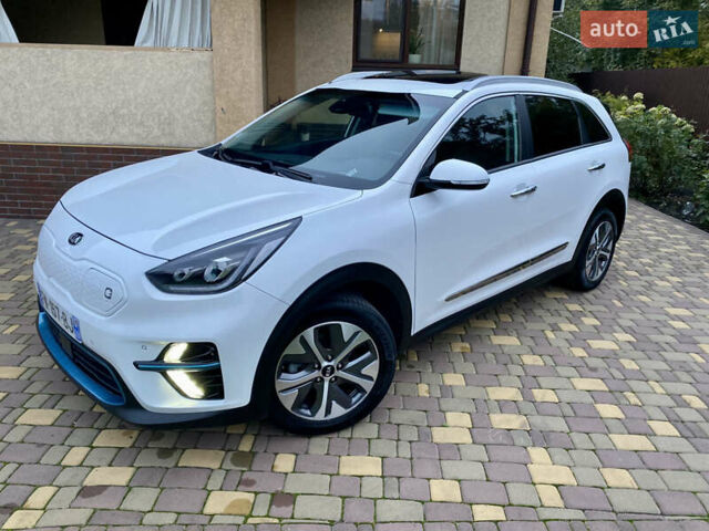 Белый Киа Niro, объемом двигателя 0 л и пробегом 97 тыс. км за 19995 $, фото 1 на Automoto.ua