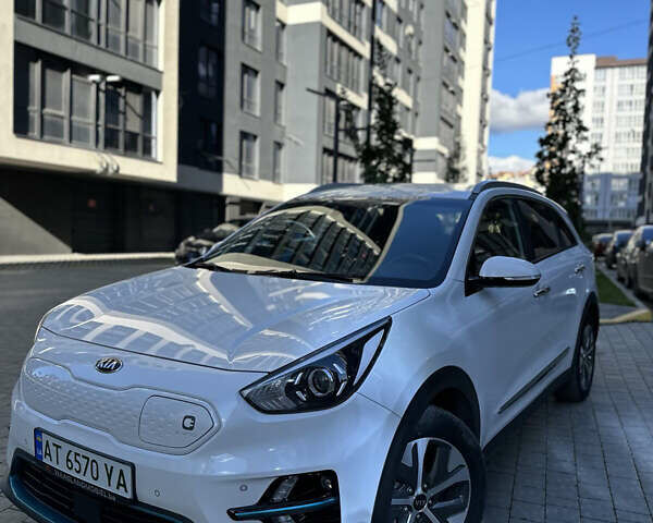 Білий Кіа Niro, об'ємом двигуна 0 л та пробігом 155 тис. км за 18300 $, фото 1 на Automoto.ua