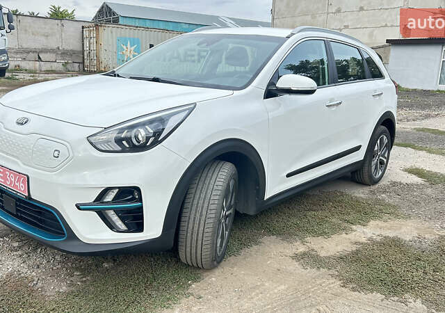 Белый Киа Niro, объемом двигателя 0 л и пробегом 141 тыс. км за 19300 $, фото 1 на Automoto.ua