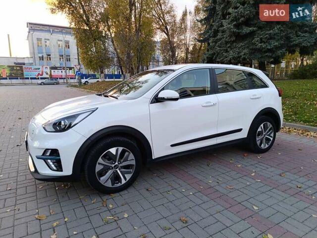 Белый Киа Niro, объемом двигателя 0 л и пробегом 33 тыс. км за 19999 $, фото 1 на Automoto.ua