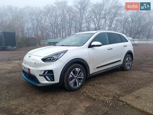 Белый Киа Niro, объемом двигателя 0 л и пробегом 160 тыс. км за 19950 $, фото 1 на Automoto.ua