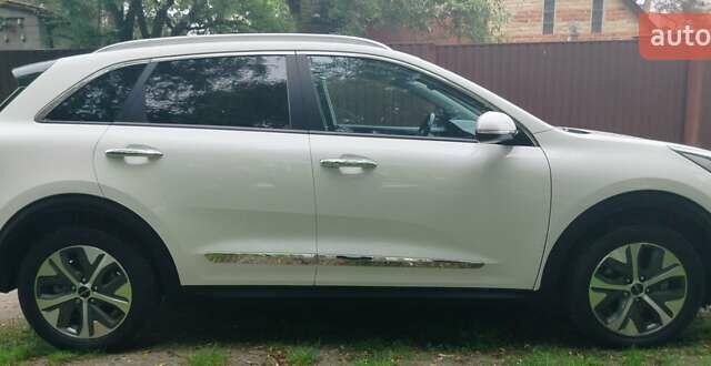Белый Киа Niro, объемом двигателя 0 л и пробегом 74 тыс. км за 19700 $, фото 1 на Automoto.ua