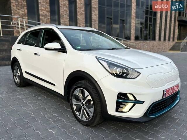 Белый Киа Niro, объемом двигателя 0 л и пробегом 112 тыс. км за 17600 $, фото 1 на Automoto.ua