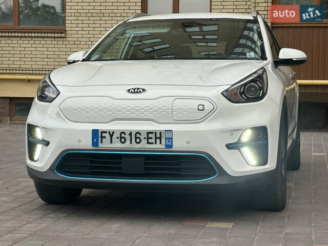 Белый Киа Niro, объемом двигателя 0 л и пробегом 122 тыс. км за 17999 $, фото 1 на Automoto.ua