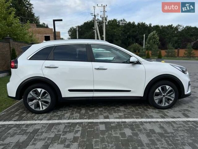 Белый Киа Niro, объемом двигателя 0 л и пробегом 112 тыс. км за 18800 $, фото 1 на Automoto.ua