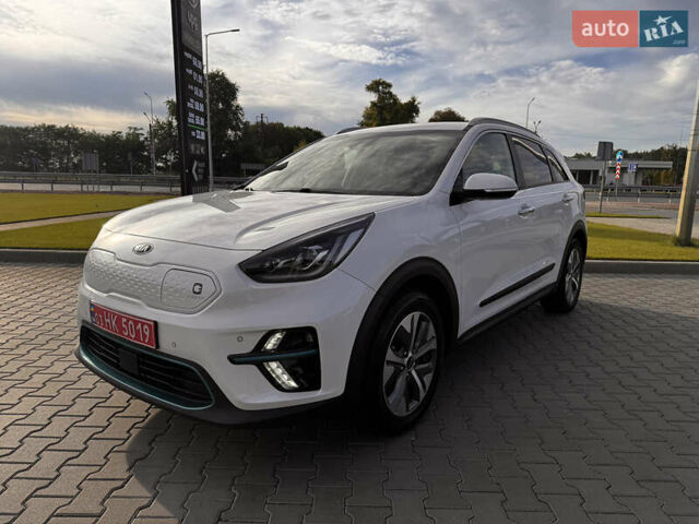 Белый Киа Niro, объемом двигателя 0 л и пробегом 120 тыс. км за 18900 $, фото 1 на Automoto.ua