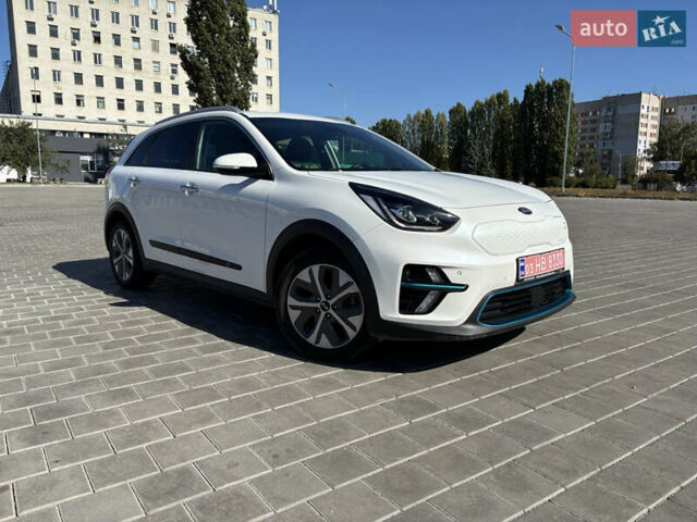 Белый Киа Niro, объемом двигателя 0 л и пробегом 80 тыс. км за 22319 $, фото 1 на Automoto.ua