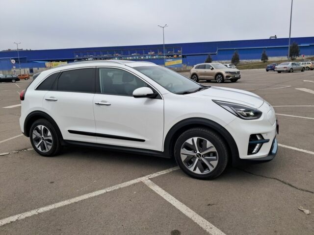 Белый Киа Niro, объемом двигателя 0 л и пробегом 58 тыс. км за 22900 $, фото 1 на Automoto.ua