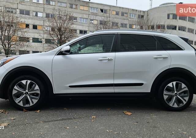 Белый Киа Niro, объемом двигателя 0 л и пробегом 131 тыс. км за 19999 $, фото 1 на Automoto.ua