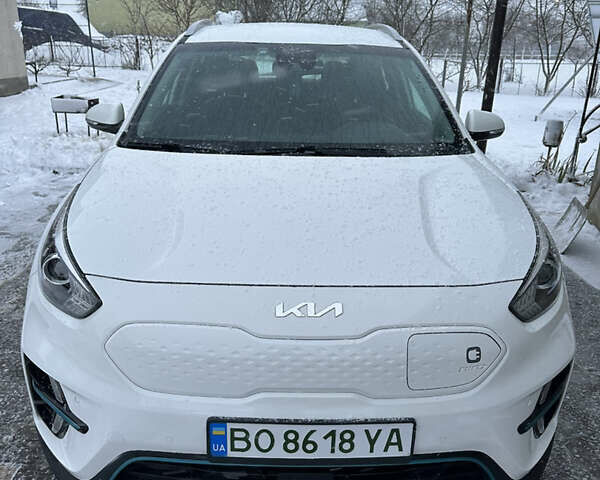 Білий Кіа Niro, об'ємом двигуна 0 л та пробігом 106 тис. км за 21000 $, фото 1 на Automoto.ua