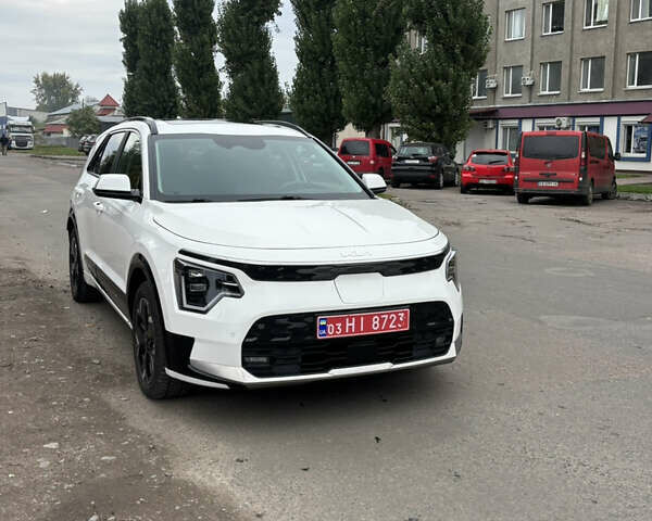 Киа Niro 2023 в Черкассах на Automoto.ua Белый Киа Niro, объемом двигателя 0 л и пробегом 81 тыс. км за 27400 $, фото 1 на Automoto.ua