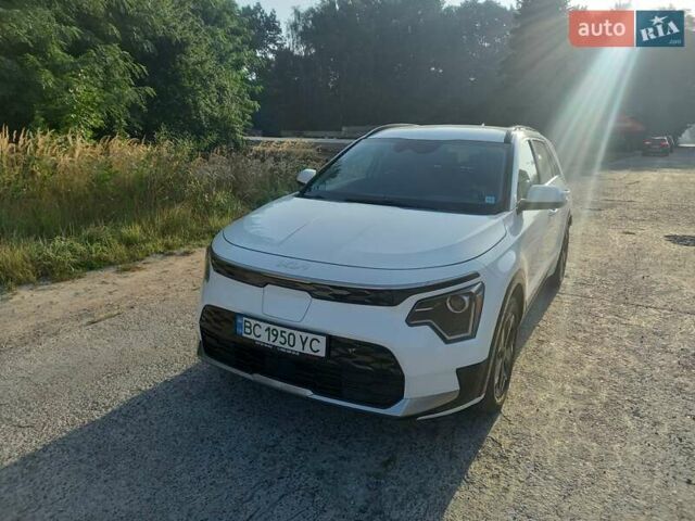 Белый Киа Niro, объемом двигателя 0 л и пробегом 77 тыс. км за 24000 $, фото 1 на Automoto.ua