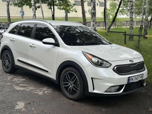 Белый Киа Niro, объемом двигателя 1.6 л и пробегом 120 тыс. км за 16000 $, фото 1 на Automoto.ua