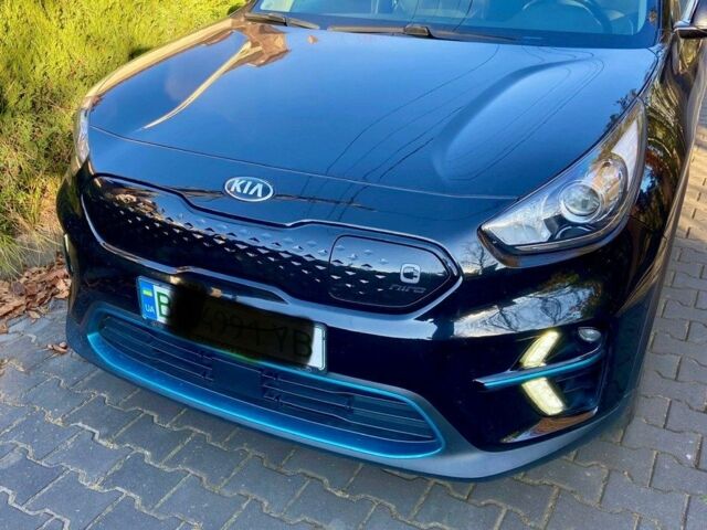 Черный Киа Niro, объемом двигателя 0 л и пробегом 120 тыс. км за 17700 $, фото 1 на Automoto.ua