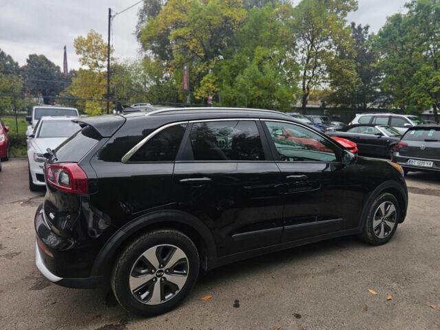 Чорний Кіа Niro, об'ємом двигуна 1.6 л та пробігом 135 тис. км за 327 $, фото 1 на Automoto.ua