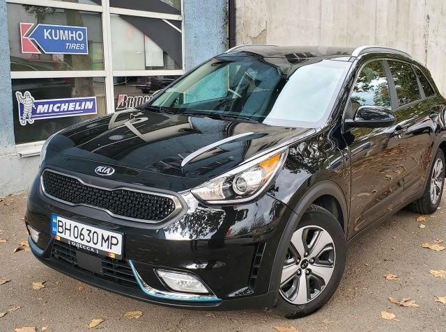 Чорний Кіа Niro, об'ємом двигуна 1.6 л та пробігом 27 тис. км за 21300 $, фото 1 на Automoto.ua